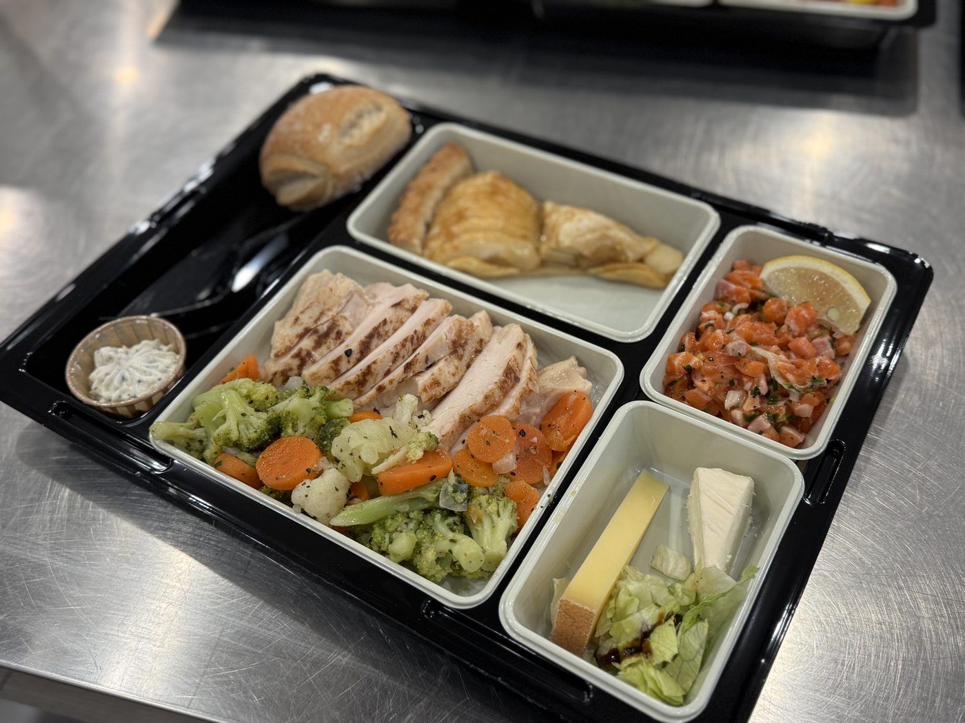 Une sélection de plateaux repas soigneusement présentés